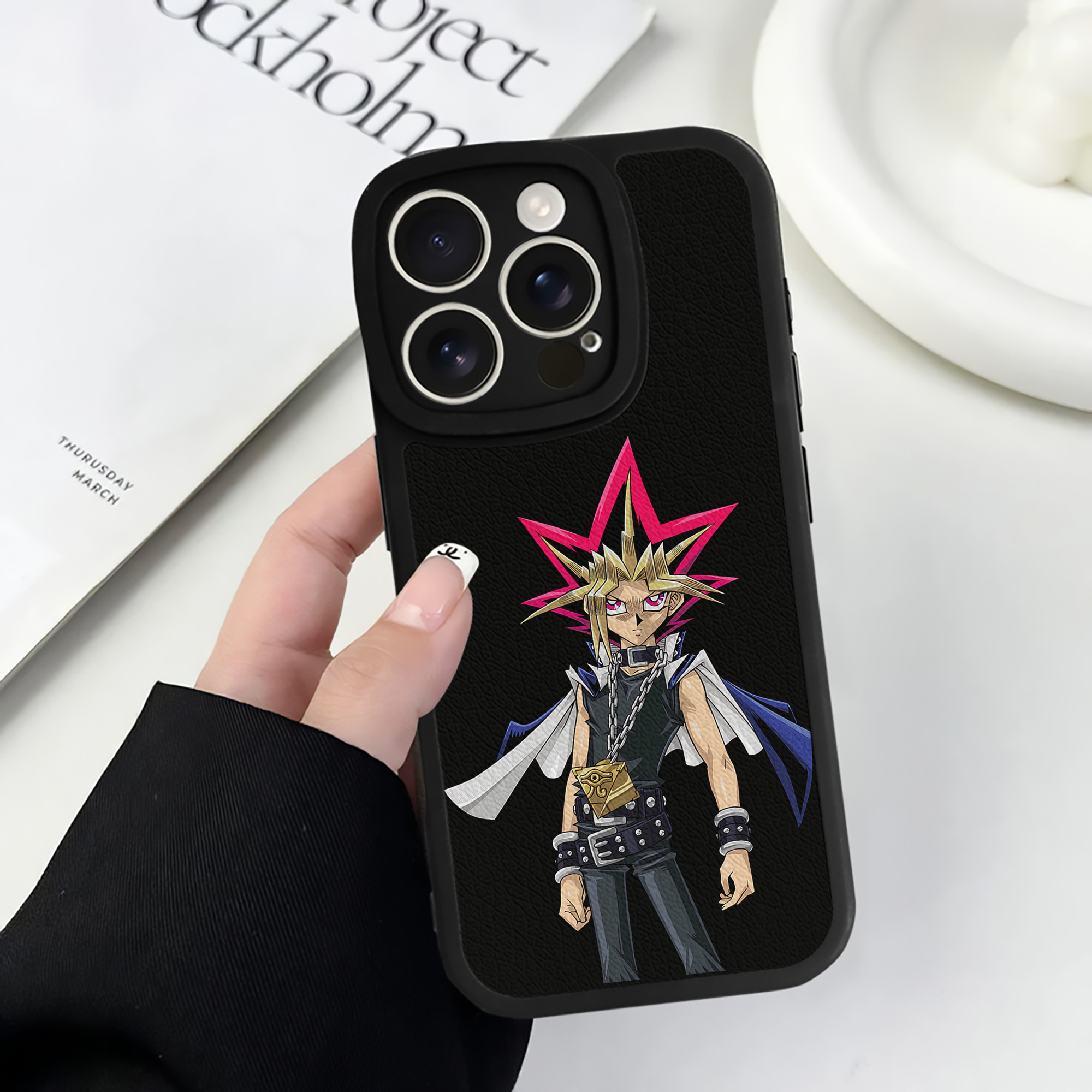 遊☆戯☆王 Yu-Gi-Oh! 【iPhone 16シリーズ対応】シリコンスマホケース（レザー調） 材質：シリコン